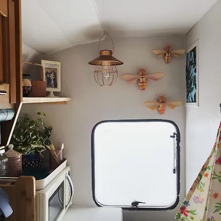 Aurinko : Caravane Avec Bain Nordique بيت ضيافة *