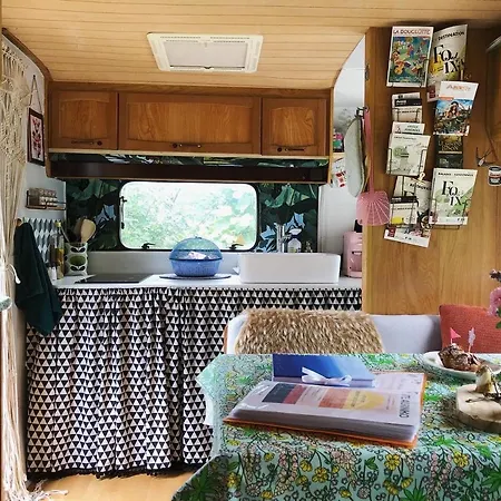 Maison d'hôtes Aurinko : Caravane Avec Bain Nordique Roquefort-Les-Cascades