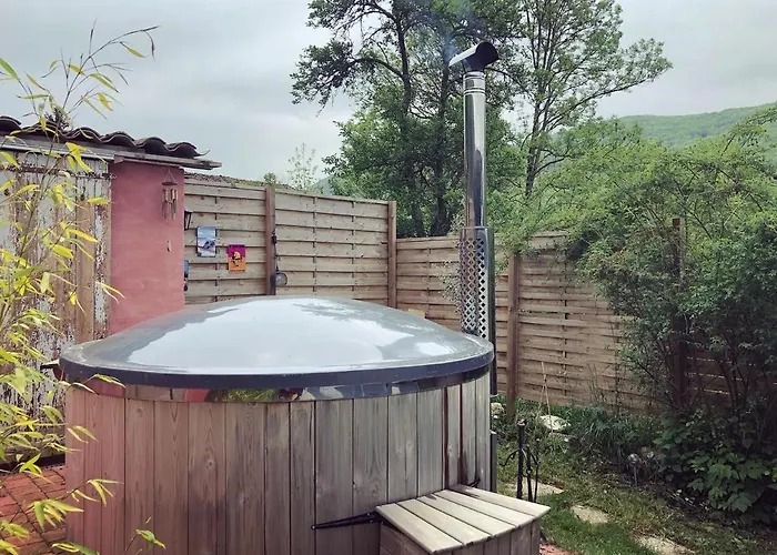 Gasthuis Aurinko : Caravane Avec Bain Nordique Roquefort-Les-Cascades